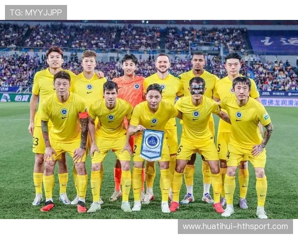 深圳新鹏城倒三角球速极快,险些破门 深圳新鹏城倒三角球速极快,险些破门